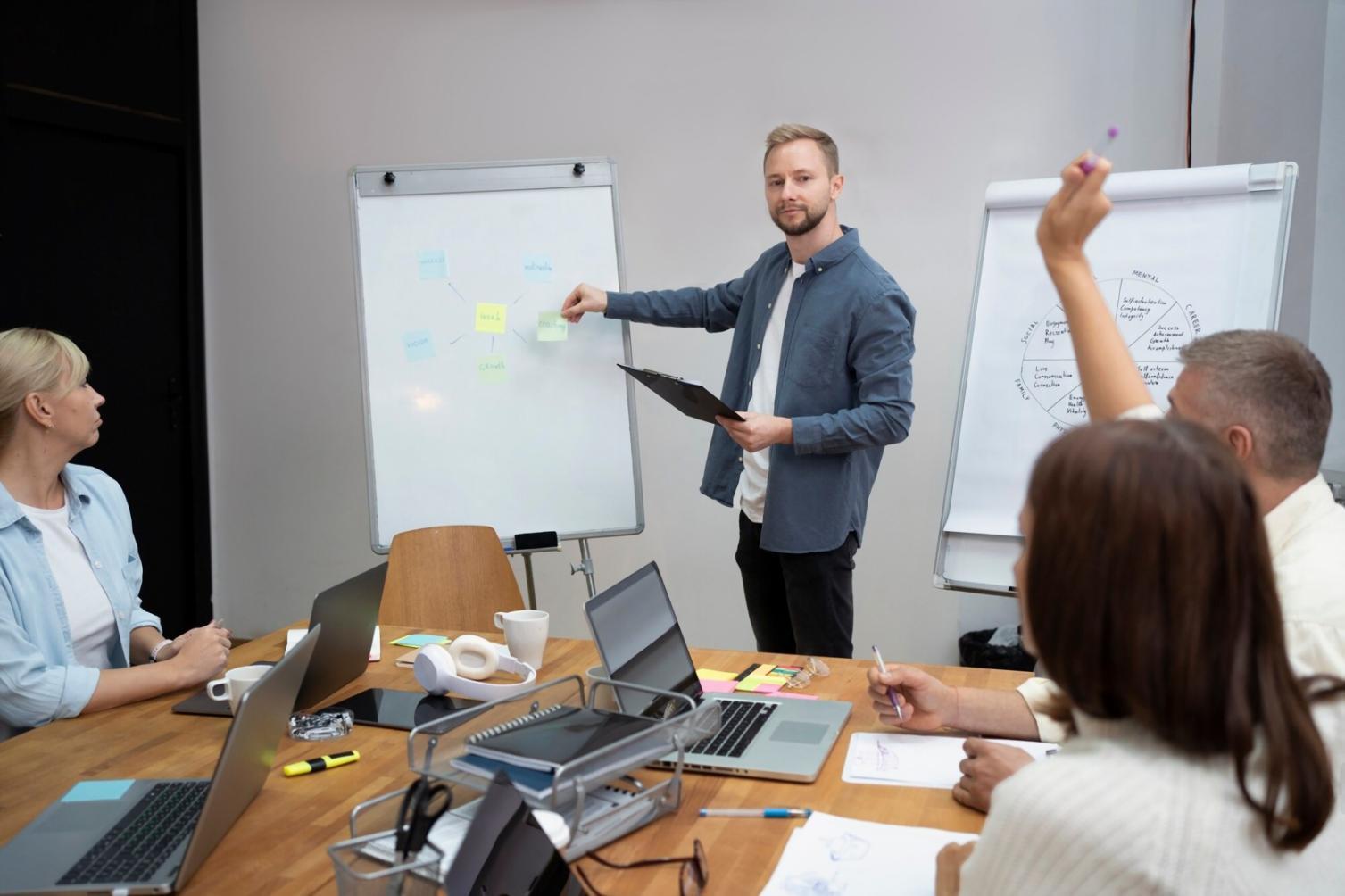 Formation en petits groupes avec documents financiers réels